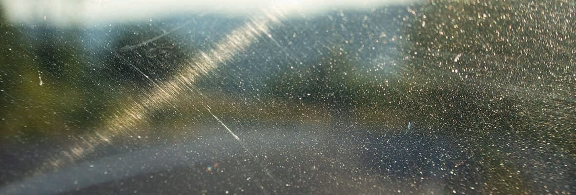 Scratched_windshield_1180x400_RGB.jpg